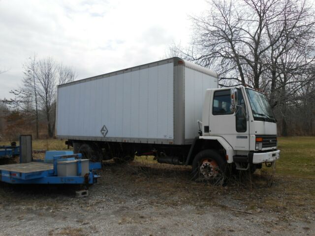 1993 FORD L8000 CARGO TRUCK 1993 Ford L8000 CF8