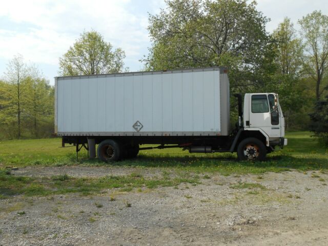 1993 Ford L8000 CF8 - photo 2
