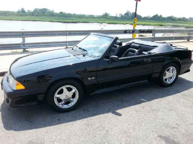 1993 FORD MUSTANG CONVERTIBLE 5.0 BLK /BLK LOW MILES / ABSOLUTELY GORGEOUS 1993 Ford Mustang