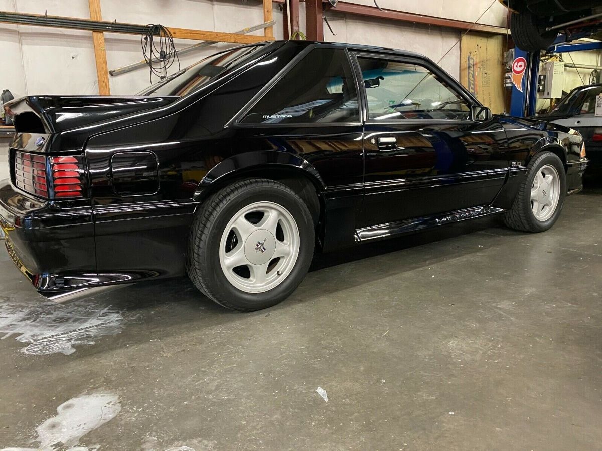 1993 Ford Mustang GT - photo 2
