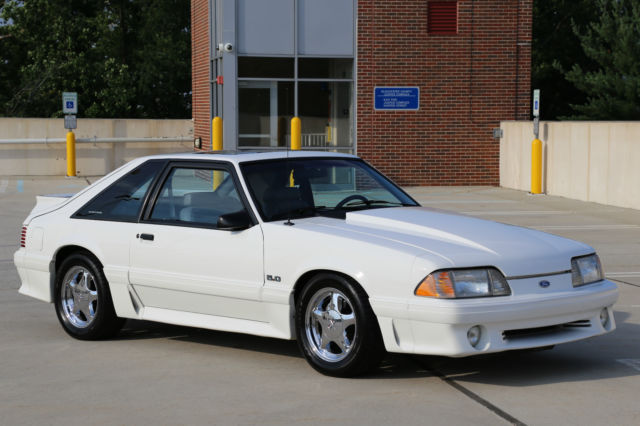 1993 Ford Mustang GT - photo 2