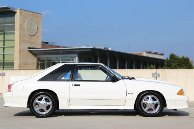 1993 Ford Mustang GT - photo 4