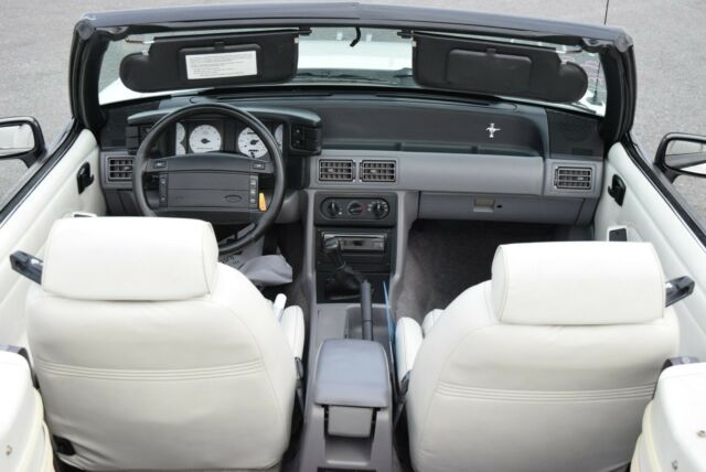 1993 Ford Mustang GT - photo 11