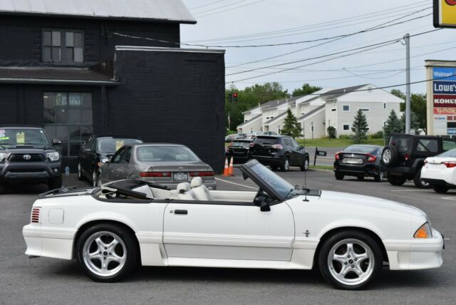 1993 Ford Mustang GT - photo 9