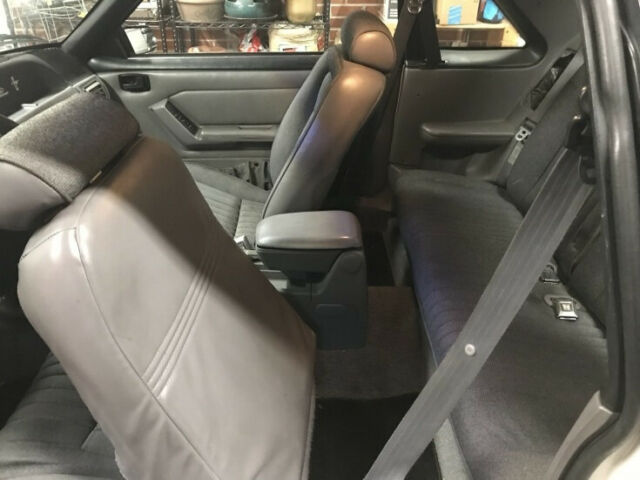 1993 Ford Mustang GT Hatchback - photo 12