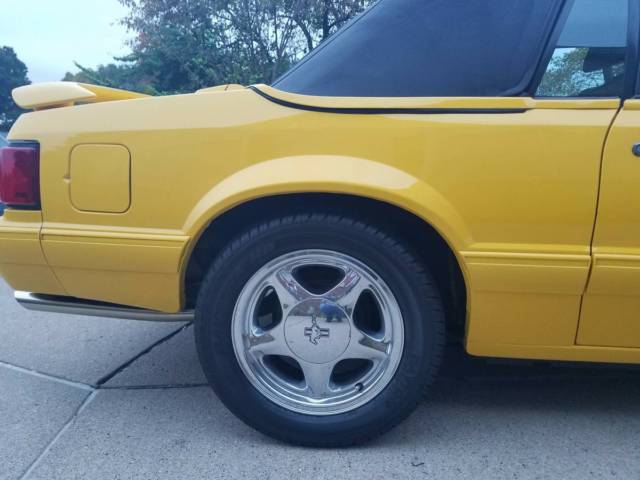 1993 Ford Mustang yellow - photo 6