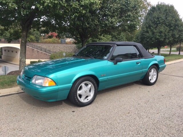 1993 Ford Mustang Convertible - photo 2