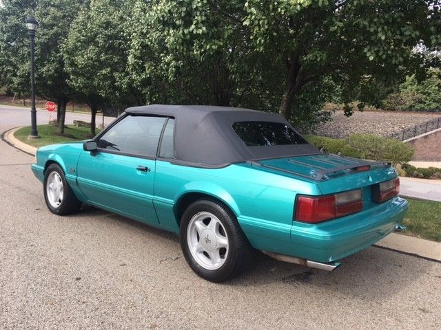 1993 Ford Mustang Convertible - photo 4