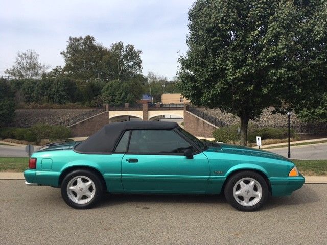 1993 Ford Mustang Convertible - photo 6