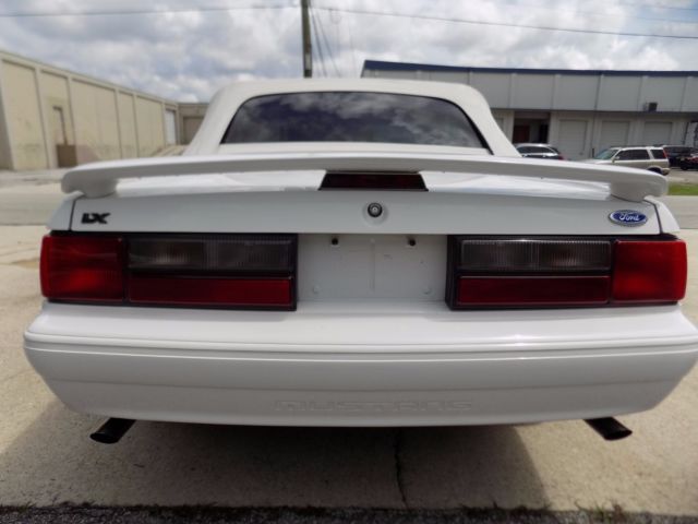 1993 Ford Mustang LX convertible - photo 9