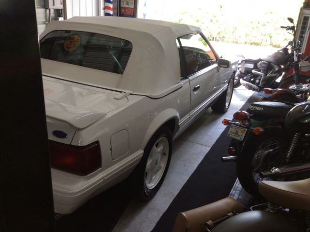 1993 Ford Mustang LX Convertible 2-Door - photo 3