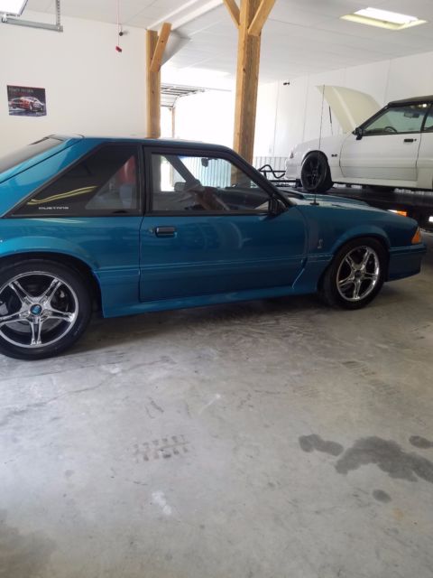 1993 Ford Mustang SVT Cobra Hatchback 2-Door - photo 2