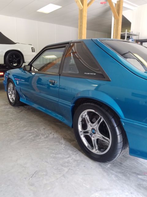1993 Ford Mustang SVT Cobra Hatchback 2-Door - photo 3