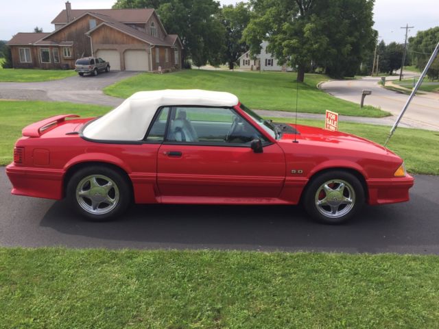 1993 Ford Mustang GT - photo 2