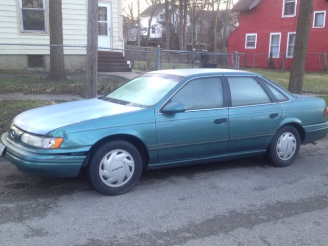 1993 Ford Taurus - photo 2