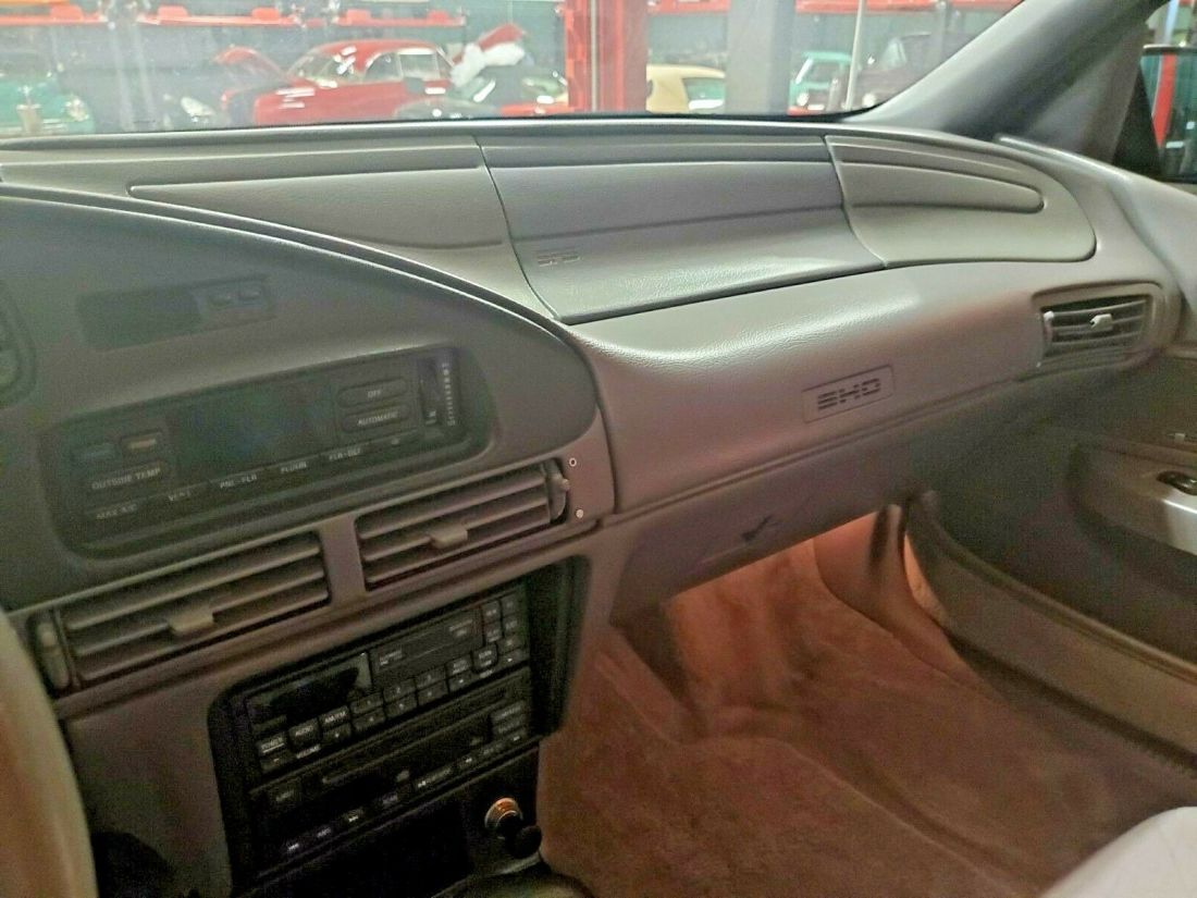 1993 Ford Taurus SHO - photo 10