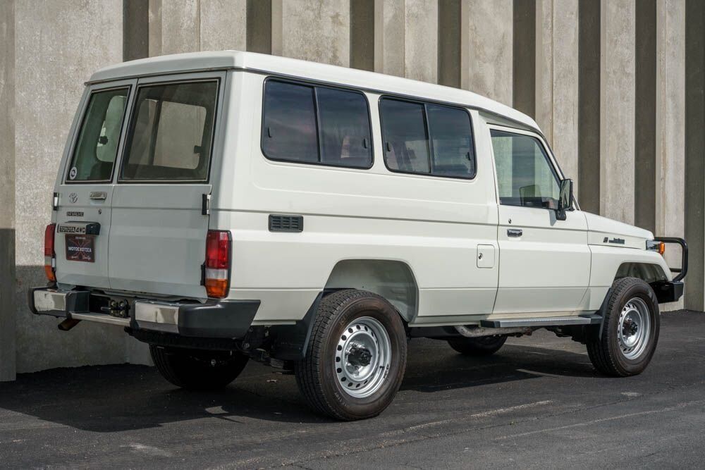 1980 Toyota Land Cruiser FZJ75 SUV - photo 4