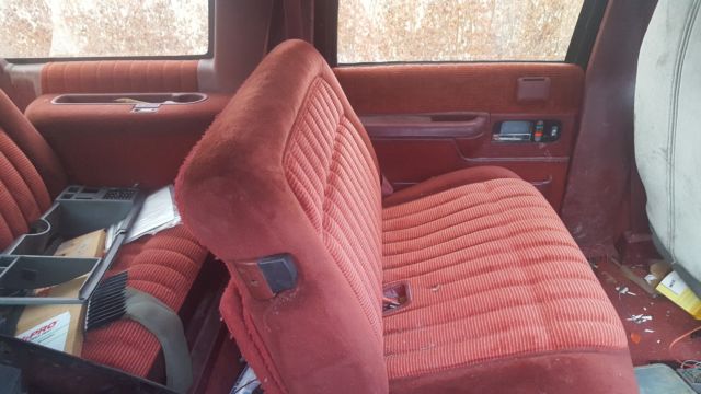 1993 GMC Suburban SLE Sport Utility 4-Door - photo 5