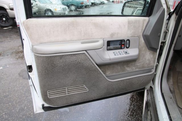 1993 GMC Suburban 1500 - photo 9