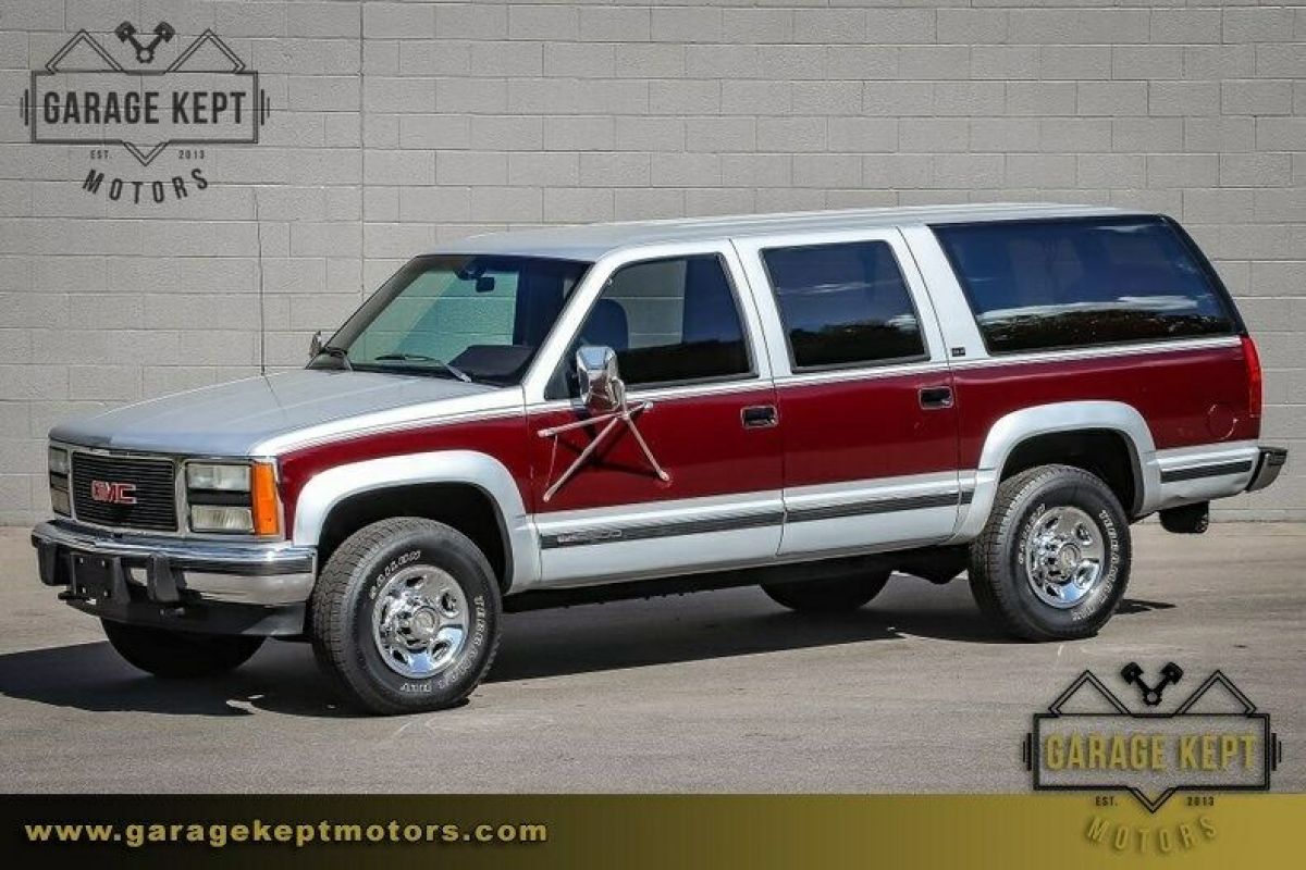 1993 GMC Suburban 2500 Red/Silver SUV 7.4L V8 107292 Miles 1993 GMC Suburban 2500