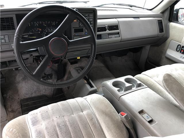 1993 GMC Suburban -- - photo 4
