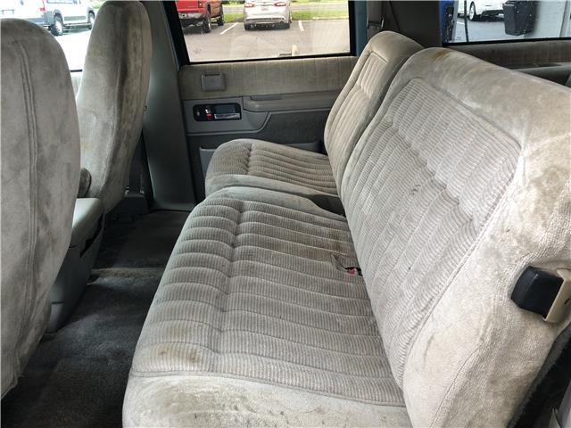 1993 GMC Suburban -- - photo 6