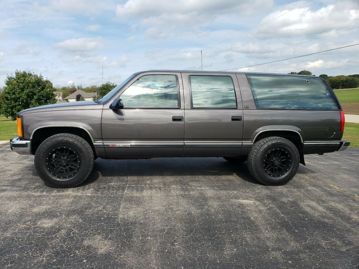 1993 GMC Suburban C2500 454 Mint with low miles 1993 GMC Suburban SLE