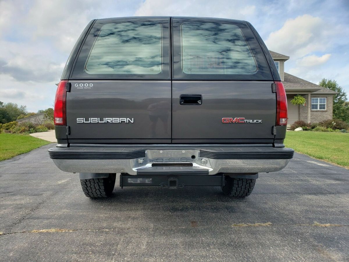 1993 GMC Suburban SLE - photo 2