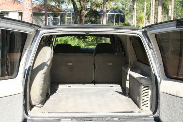 1993 GMC Suburban SLE - photo 5