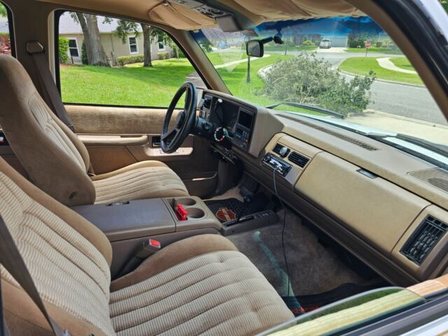 1993 GMC Suburban SLE - photo 3