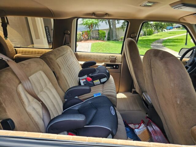 1993 GMC Suburban SLE - photo 6
