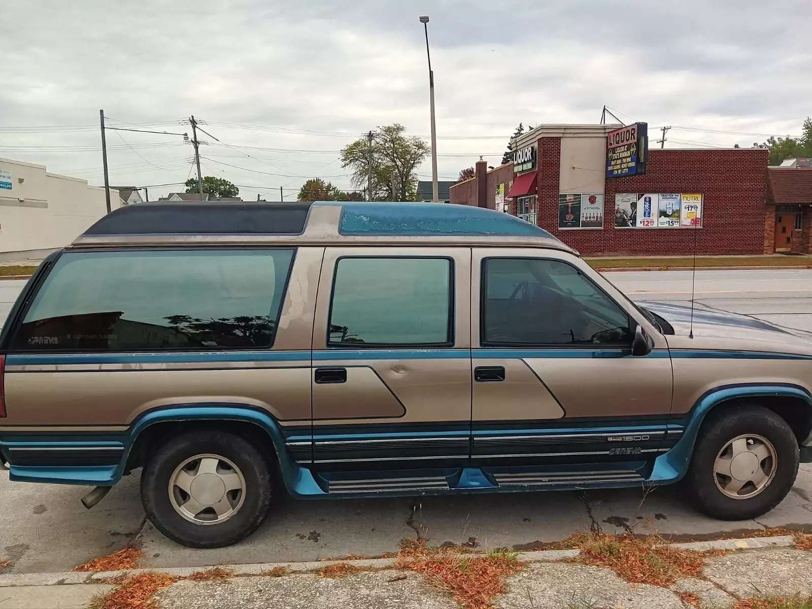 1993 GMC Suburban SUV Green K1500 Geneva conversion 1993 GMC Suburban K1500 Geneva conversion