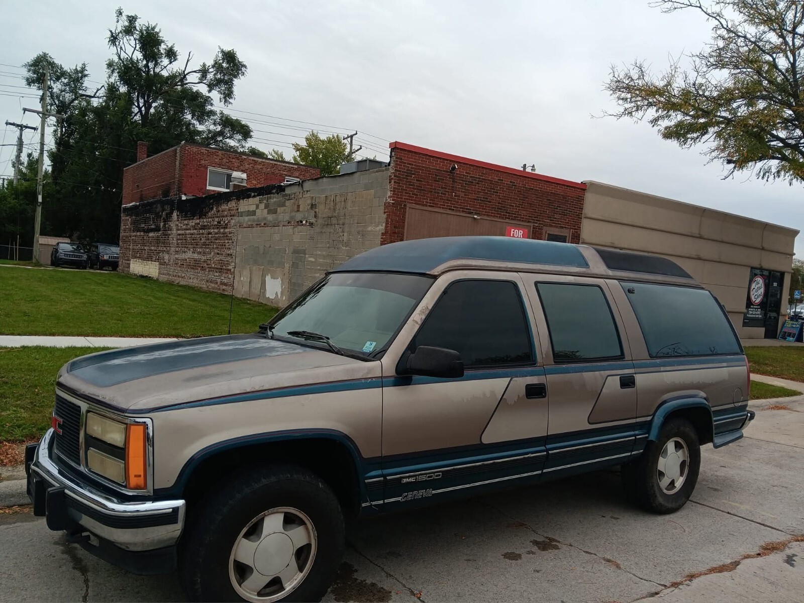 1993 GMC Suburban K1500 Geneva conversion - photo 12