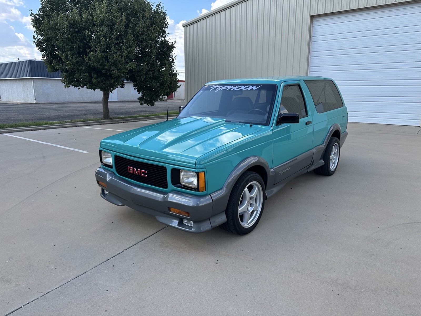 1993 GMC Typhoon - photo 2