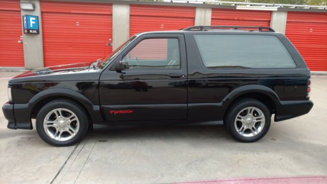 1993 GMC Typhoon - photo 2
