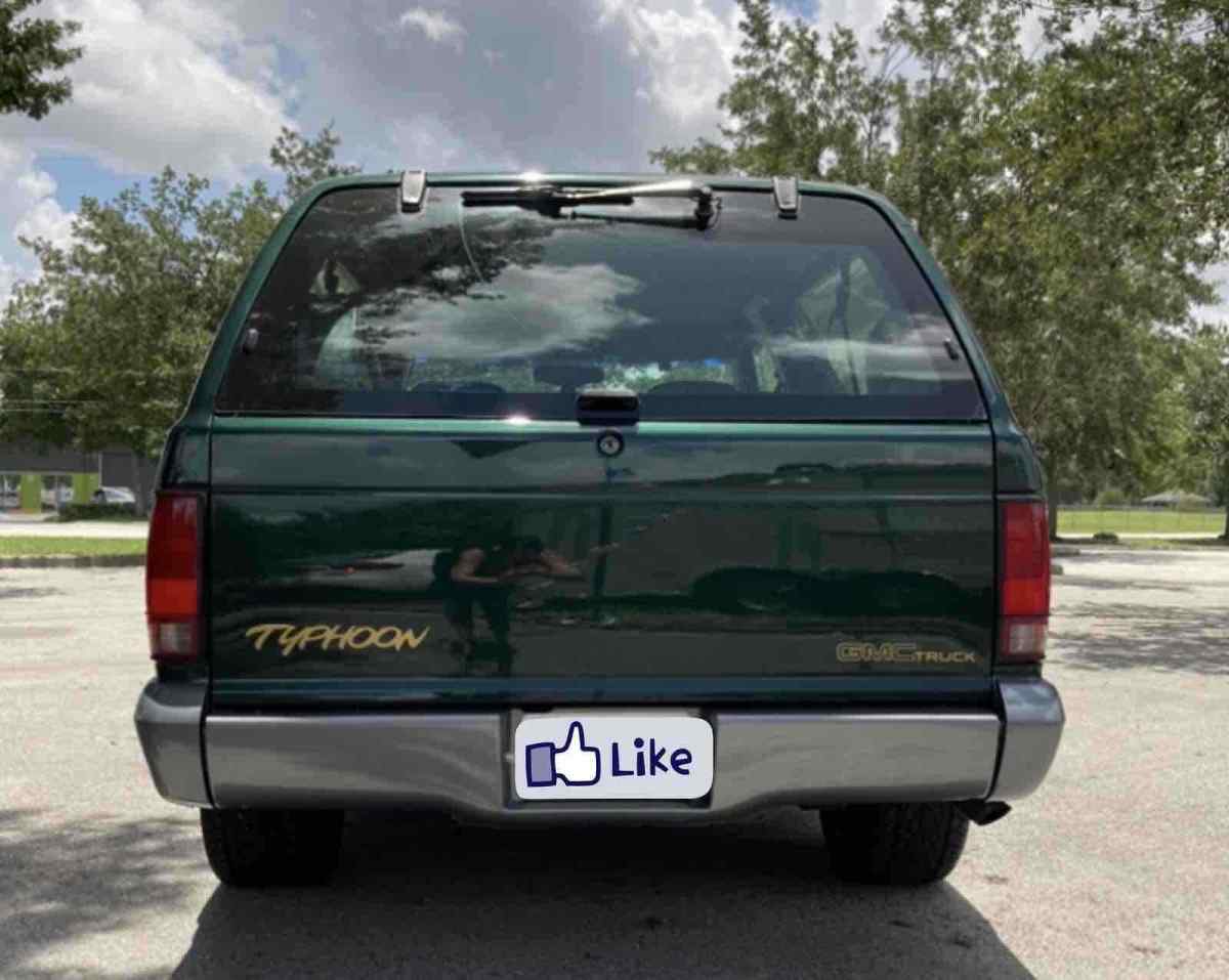 1993 GMC Typhoon - photo 2