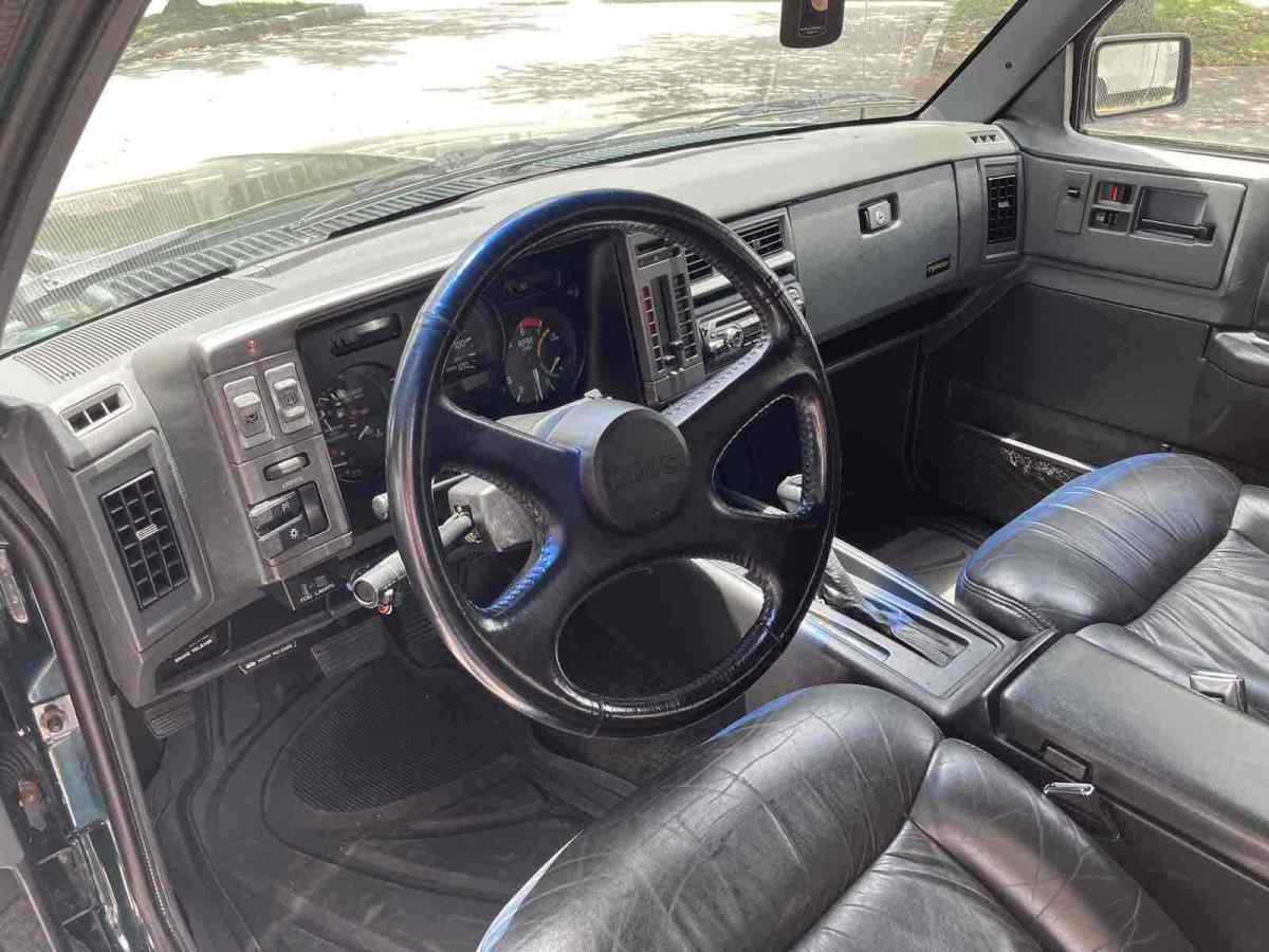 1993 GMC Typhoon - photo 9