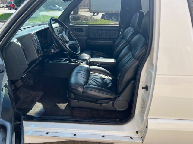 1993 GMC Typhoon - photo 11