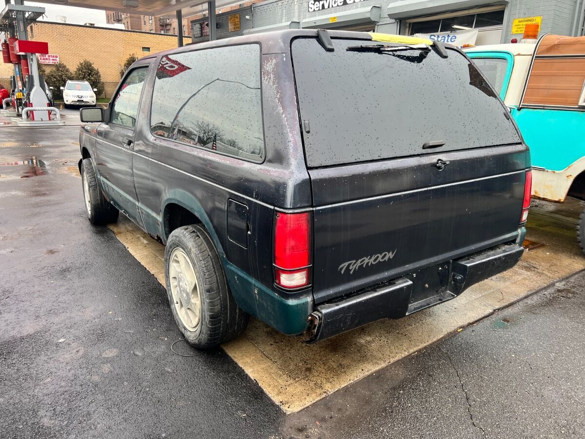 1993 GMC Typhoon - photo 2