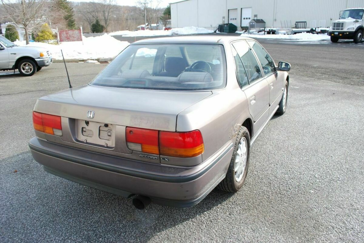 1993 Honda Accord LX 4dr Sedan - photo 10