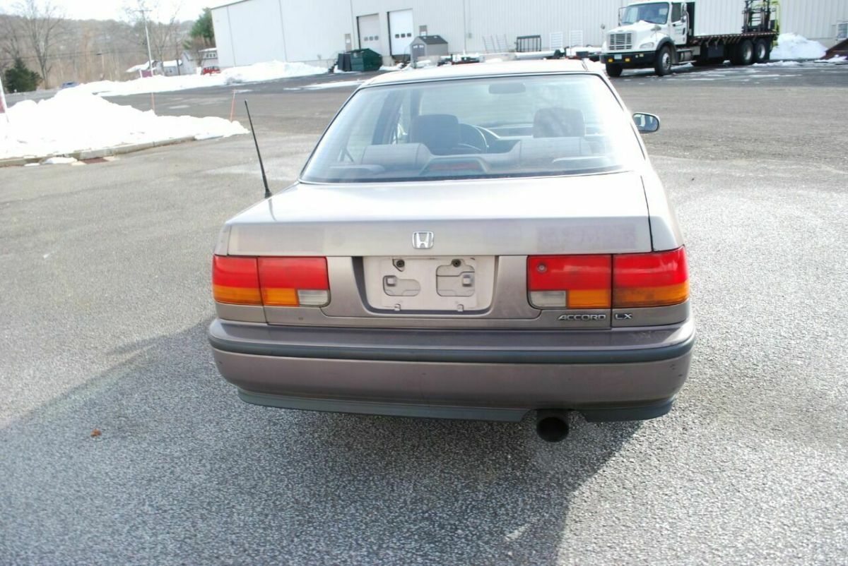 1993 Honda Accord LX 4dr Sedan - photo 9