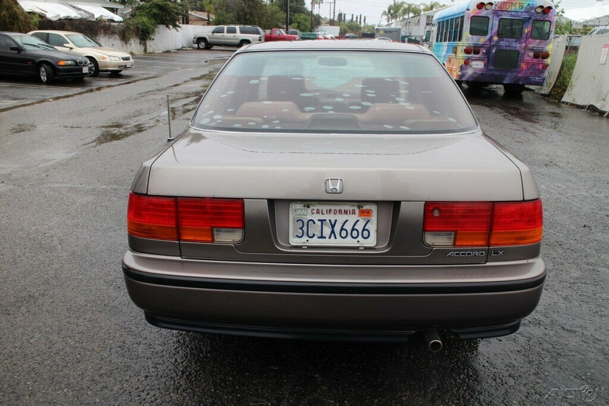 1993 Honda Accord LX - photo 4