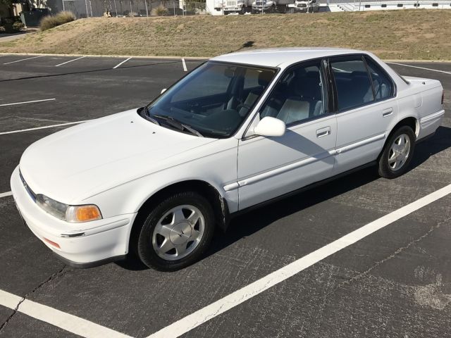 1993 HONDA ACCORD, MOTORHOME TOW VEHICLE, 10TH ANNIVERSARY MODEL, WHITE AND BLUE 1993 Honda Accord 10TH ANNIVERSARY