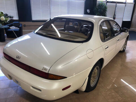 1993 Infiniti J30 Base 4dr Sedan - photo 3
