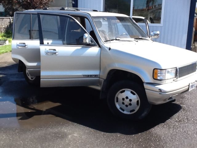 1993 Isuzu Trooper LS - photo 2