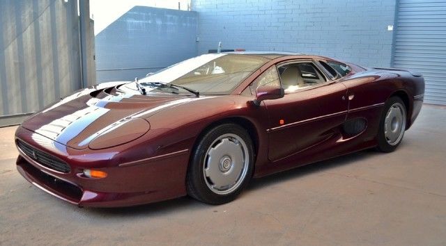 1993 Jaguar XJ220 - 871 Kilometers from new-Monza Red over Sand 1993 Jaguar XJ