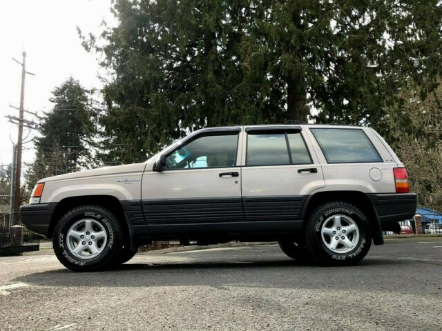 1993 Jeep Grand Cherokee Laredo 4dr 4x4 4.0L Straight 6'Cyl Eng 115k Orig Miles 1993 Jeep Cherokee Laredo