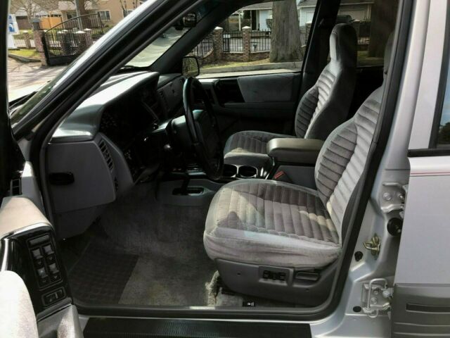 1993 Jeep Cherokee Laredo - photo 7