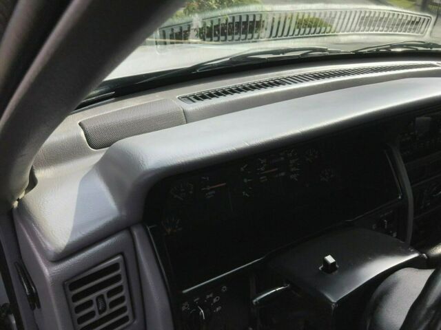 1993 Jeep Cherokee Laredo - photo 9