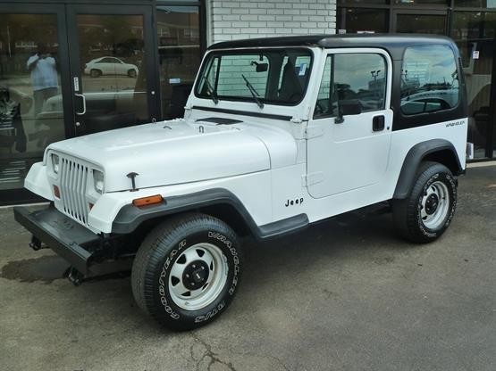 1993 Jeep Wrangler Base 2dr 4WD SUV White Luxury Car Outlet 630-405-1784 1993 Jeep Wrangler Base 2dr 4WD SUV